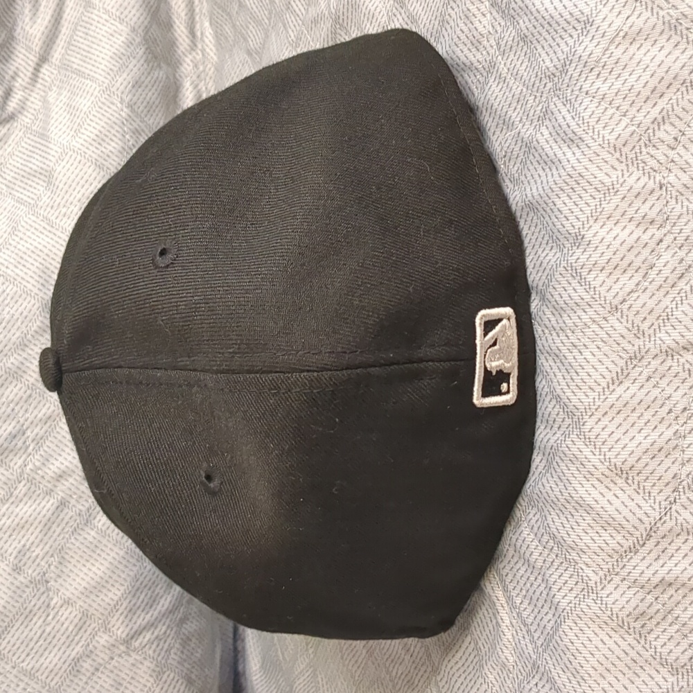 New Era Black Cap with White Embroidered Logo - Picture 6 of 16